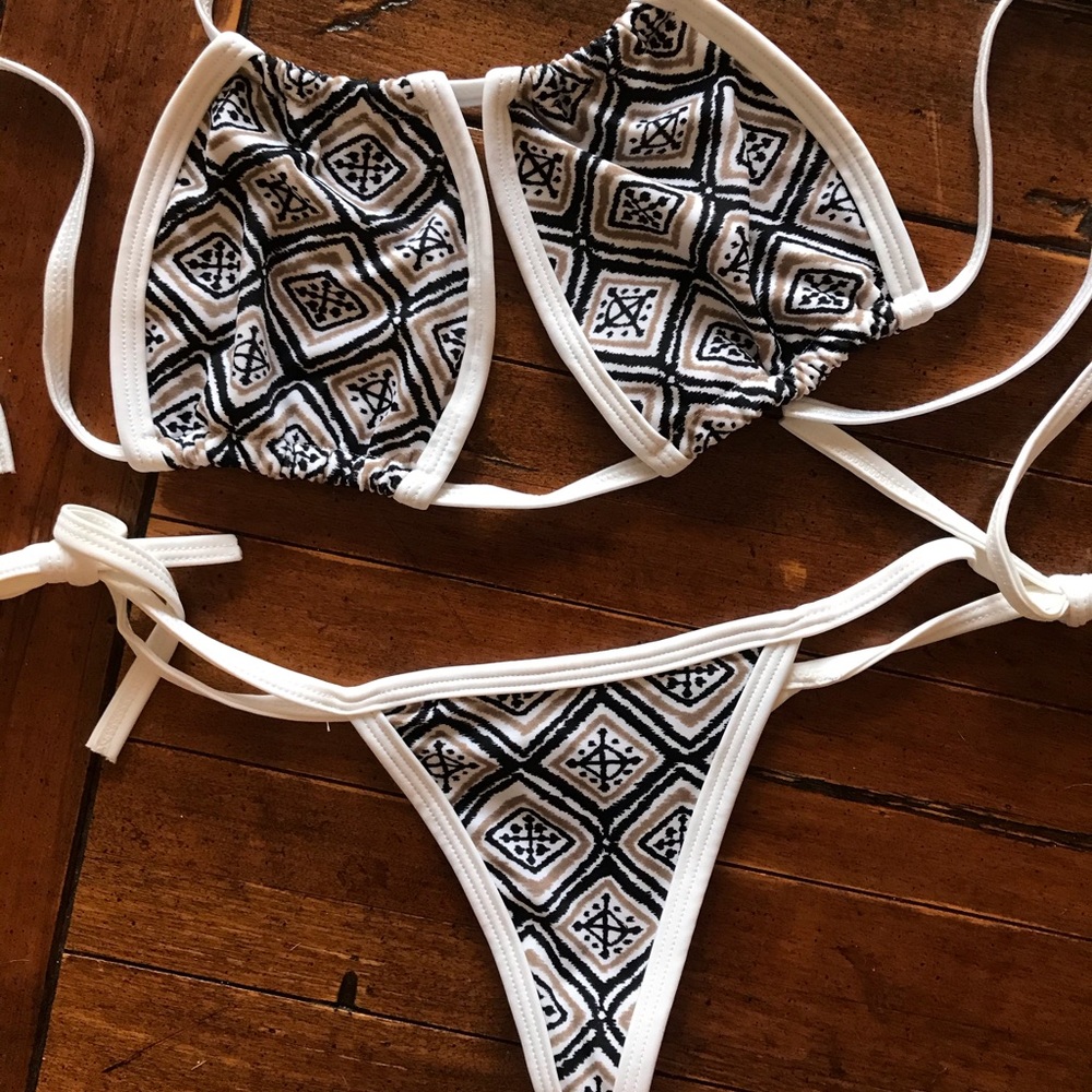 Bikini - Picture 7 of 7
